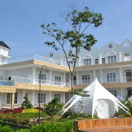 Chevilly Resort And Camp Bogor Exterior photo